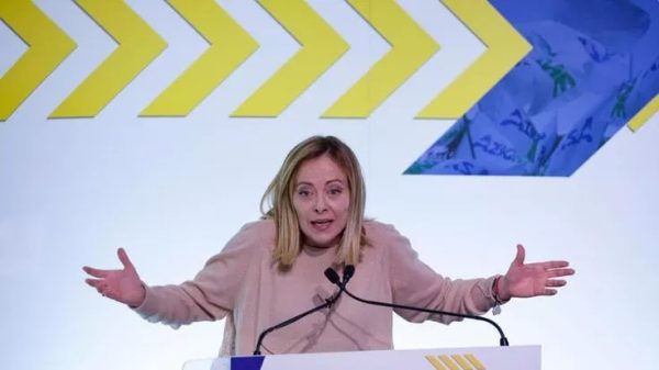 Μελόνι: Κόντρα για τον Τραμπ – «Να σπάσουμε κάθε συμμαχία με τις ΗΠΑ ή να γίνει η Ευρώπη μια μεγάλη κοινότητα χίπηδων;»