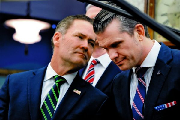 Βρήκαν ακόμη και τα κινητά των υπουργών – Νέες διαρροές δεδομένων κορυφαίων στελεχών της κυβέρνησης Τραμπ