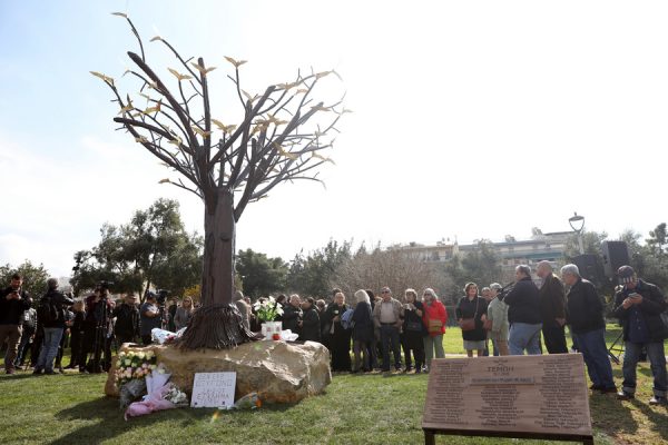 Τέμπη: Πραγματοποιήθηκαν στην Αθήνα τα αποκαλυπτήρια του Μνημείου «Το Δέντρο των Ψυχών»