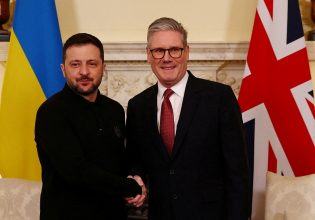 Δημοσκόπηση: Οι πρωτοβουλίες Στάρμερ στη διεθνή σκηνή ενισχύουν τη δημοτικότητά του