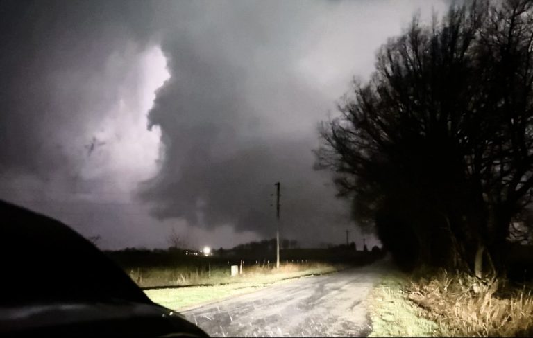 ΗΠΑ: Τουλάχιστον 14 νεκροί από ανεμοστρόβιλους και καταιγίδες