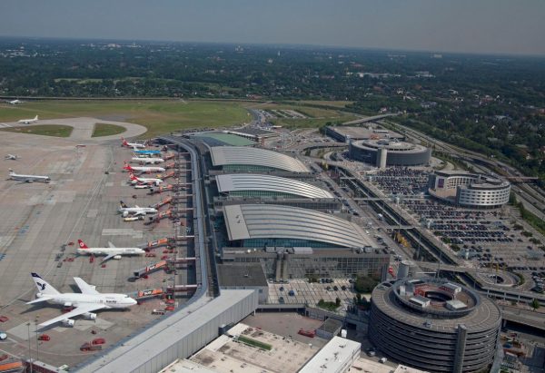 Γερμανία: Καθηλωμένα τα αεροπλάνα σήμερα στο αεροδρόμιο του Αμβούργου έπειτα από απροειδοποίητη απεργία