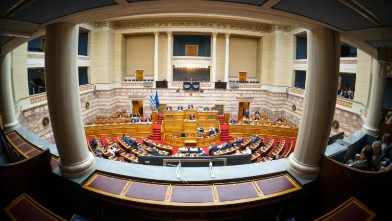 Καραμέρος: Μαγνήτης, για να βγουν από το «κουτί» της συγκάλυψης γρανάζια, η πρότασης δυσπιστίας