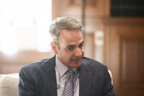 Σε κλοιό ο Μητσοτάκης για τα Τέμπη… πανηγυρίζει για τη μείωση της ανεργίας