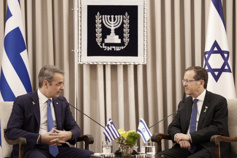 Μητσοτάκης: Προανήγγειλε από το Ισραήλ πρόγραμμα υποτροφιών προς τιμήν του Ιωνά Καρούση