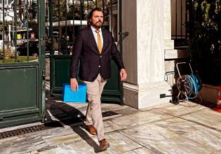 Στο ΠΑΣΟΚ τις επόμενες ημέρες ο Πέτρος Παππάς – Παραμένει ανεξάρτητος ο Ναύαρχος Αποστολάκης