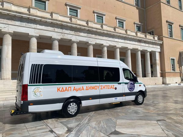 Νέο ειδικό όχημα μεταφοράς ΑμεΑ παρέλαβε ο Δήμος Σητείας