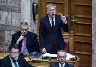 Βουλή: Άγριες κόντρες για το mail Τριαντοπούλου – Επιβεβαιώνουν το mail, απορρίπτουν τη συγκάλυψη Γεραπετρίτης-Σκέρτσος