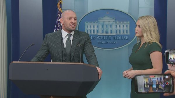 Ο ΜακΓκρέγκορ στρέφεται κατά των μεταναστών στον Λευκό Οίκο