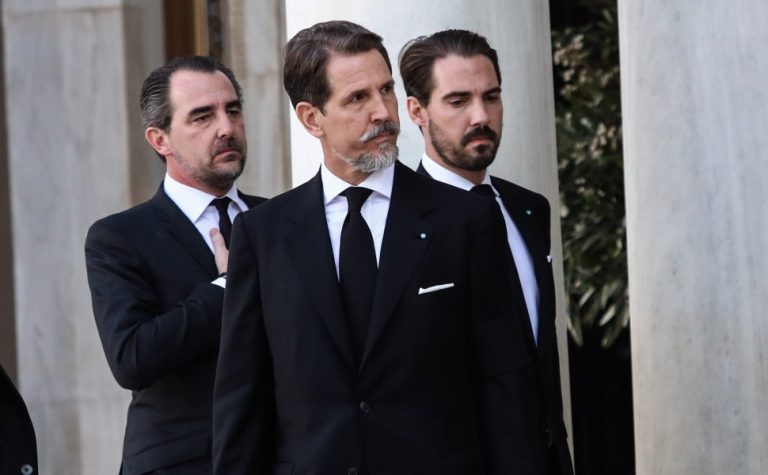 Την ακύρωση του επιθέτου Ντε Γκρες στα μέλη της τέως βασιλικής οικογένειας ζητά καθηγητής Νομικής