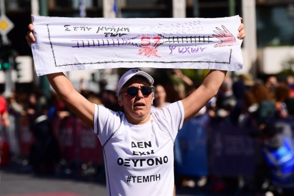 Μηνύματα για τα Τέμπη από τους δρομείς του 13ου Ημιμαραθωνίου της Αθήνας