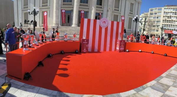 Ολυμπιακός: Στο Δημοτικό Θέατρο Πειραιά όλα τα ευρωπαϊκά τρόπαια (vids)