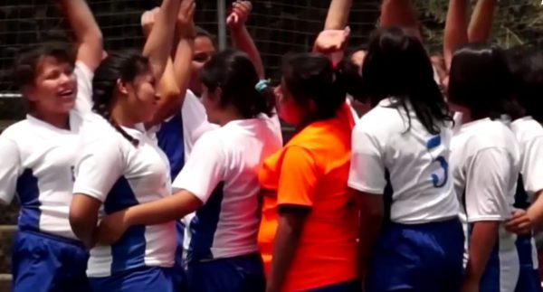 «Σταθείτε μαζί μας»: Αφγανές ποδοσφαιρίστριες απευθύνουν παγκόσμια έκκληση για τη σωτηρία του γυναικείου αθλητισμού