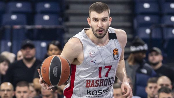 Σπουδαίος Ρογκαβόπουλος: Αγωνίστηκε με μαύρο περιβραχιόνιο στη μνήμη των θυμάτων των Τεμπών (pic)