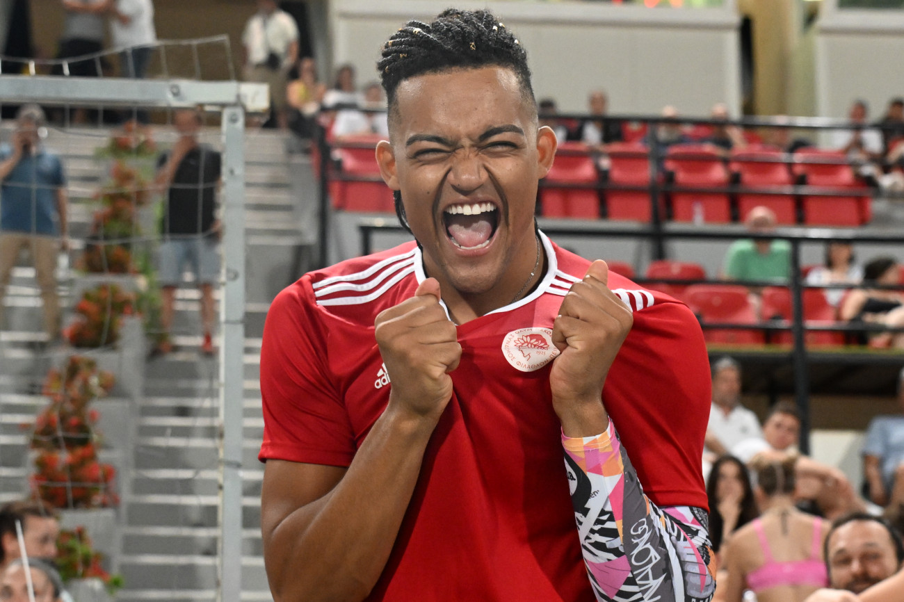 Πετάει πετάει ο Μανόλο