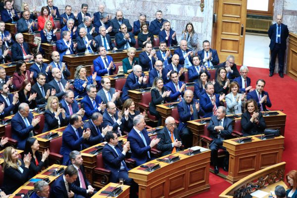 ΝΔ: Με το βλέμμα στο κρίσιμο 25%