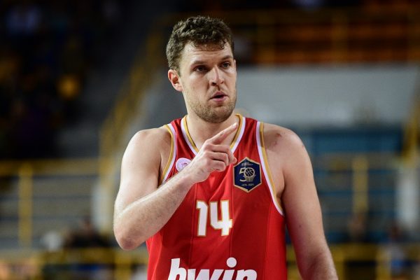 Ο Βεζένκοφ αποθέωσε τον Μίλερ-ΜακΙντάιρ