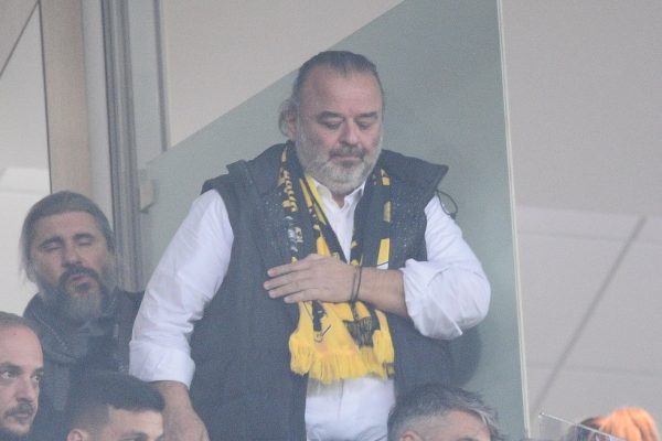 Και ο Ηλιόπουλος στο σημάδι των οπαδών (vid)