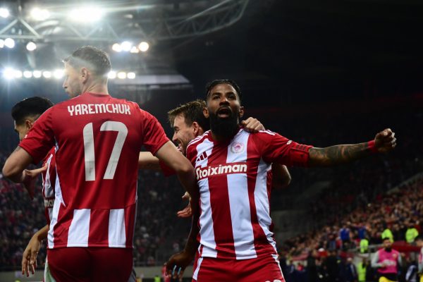 Ολυμπιακός: Η επιστροφή στο γήπεδο του θριάμβου, ο «μπαλαντέρ» Ροντινέι και το «εμείς το παιχνίδι μας…»