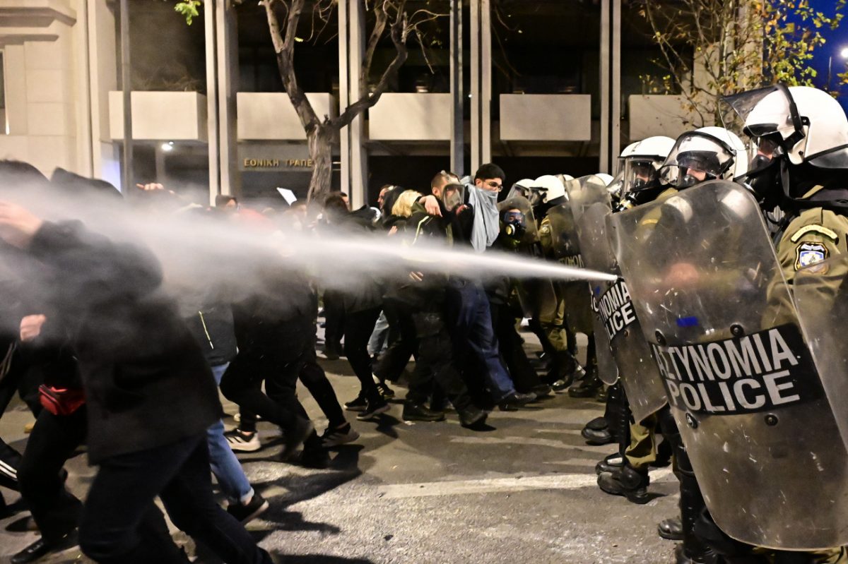 Τέμπη: Επίθεση από τα ΜΑΤ δέχθηκε πατέρας θύματος – «Μου έριξε σπρέι χωρίς να κάνω τίποτα»