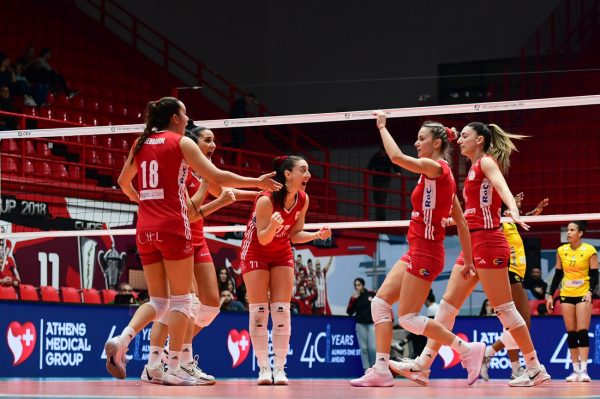 Ολυμπιακός – ΑΕΚ 3-2: Πήραν το ντέρμπι οι Ερυθρόλευκες, αγωνία για την Πολυνοπούλου (vids)