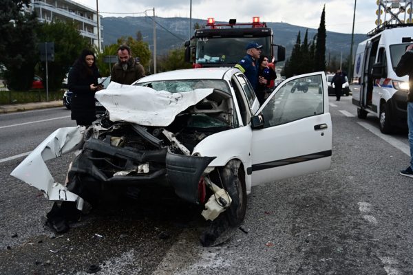 Τροχαίο στην Κατεχάκη: Τα σενάρια που εξετάζουν οι Αρχές για την οικογενειακή τραγωδία στην άσφαλτο