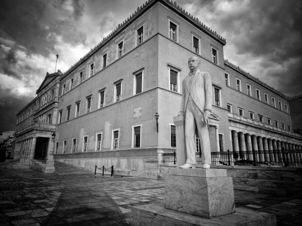 Την Τετάρτη από κοινού η μομφή της αντιπολίτευσης στην κυβέρνηση – Νέα προανακριτική από Φάμελλο και η κίνηση Ανδρουλάκη να παρακάμψει το ΣΥΡΙΖΑ