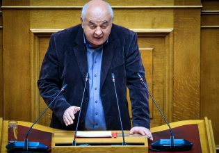 Προανακριτική – Καραθανασόπουλος (ΚΚΕ): Μόνο για παράβαση καθήκοντος ο Τριαντόπουλος; Δεν υπάρχουν κακουργηματικές ευθύνες;