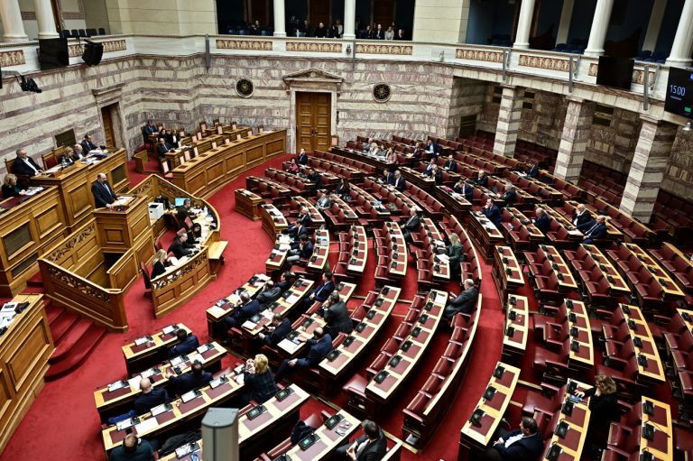 Με προ ημερησίας ξεκινά η… πρόταση δυσπιστίας – Η διαβούλευση των κομμάτων