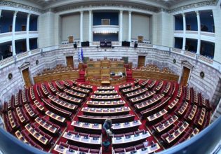 Πρόταση δυσπιστίας: Σε εξέλιξη η δεύτερη μέρα συζήτησης στη Βουλή