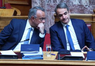 Βουλή: Μετωπική σύγκρουση για τα Τέμπη – Κατατέθηκε κοινή πρόταση δυσπιστίας 4 κομμάτων – Μητσοτάκης: Συμμαχία των προθύμων του μηδενισμού