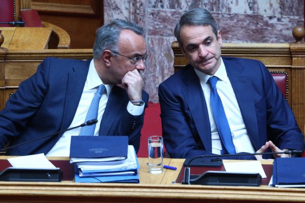 Βουλή: Μετωπική σύγκρουση για τα Τέμπη – Κατατέθηκε κοινή πρόταση δυσπιστίας 4 κομμάτων – Μητσοτάκης: Συμμαχία των προθύμων του μηδενισμού