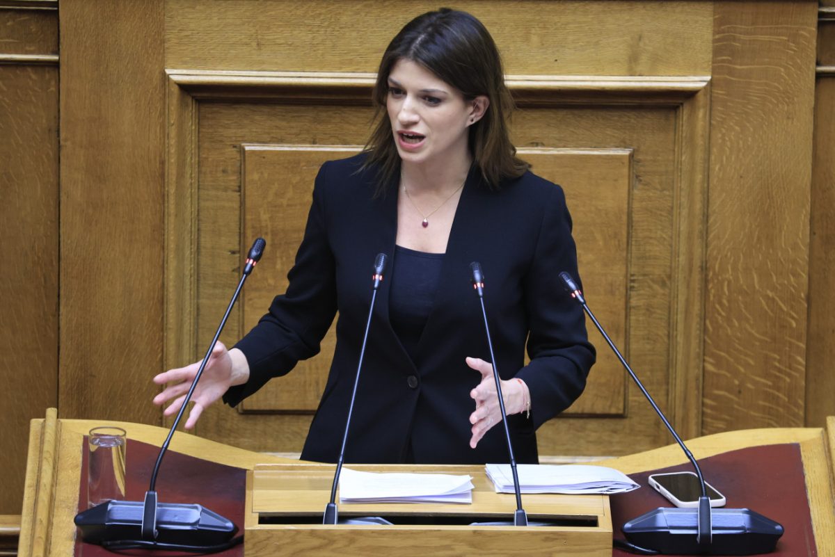 ΣΥΡΙΖΑ: Ο Οικονόμου ειρωνεύτηκε τη βαρηκοΐα της Νοτοπούλου – Απαξιώνει τις ανάγκες των αναπήρων