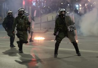 Σχεδόν 60 προσαγωγές στη Θεσσαλονίκη μετά την πορεία για τα Τέμπη