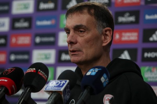 Μπαρτζώκας: «Ελπίζουμε για τον Γκος, θα είναι στην 12άδα ο Σέιμπεν Λι»