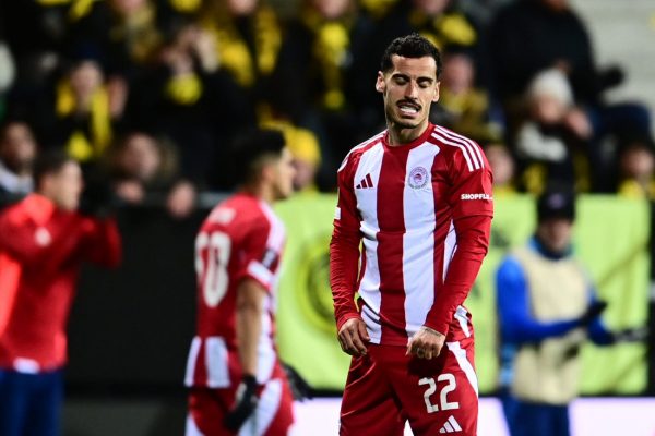 Είναι ντροπή για την UEFA η διεξαγωγή αγώνων σε τέτοιο αγωνιστικό χώρο