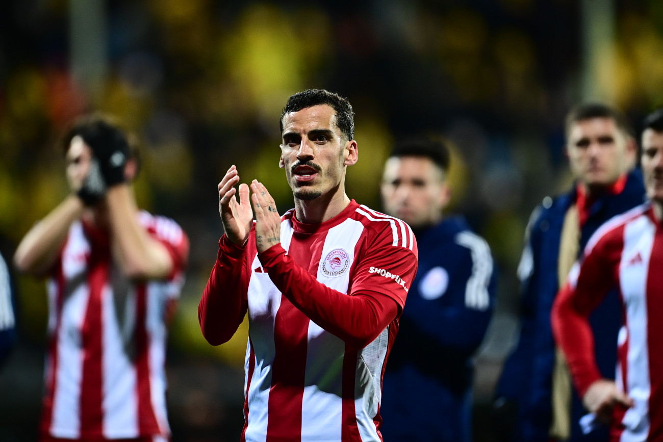 Σαν να παίζουν Αυγουστιάτικα ντάλα μεσημέρι…