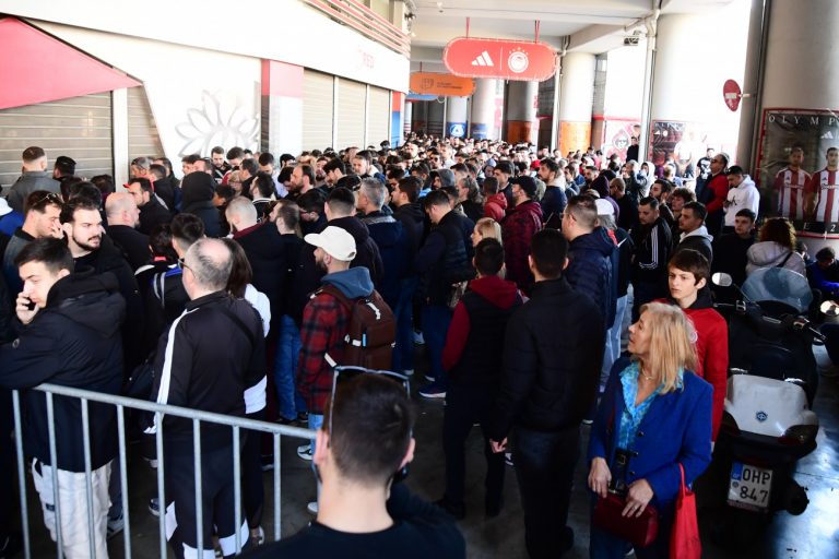Ολυμπιακός: Ουρές και για τη συλλεκτική κάρτα φιλάθλου στο τμήμα μελών (vid)