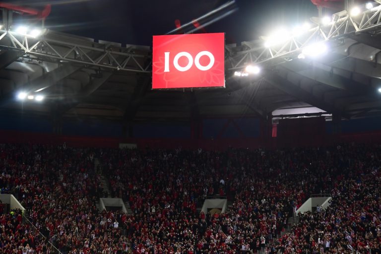 Ανατριχίλα: Όλο το Καραϊσκάκη φώναξε 100 φορές «Ολυμπιακός» για τα 100 χρόνια