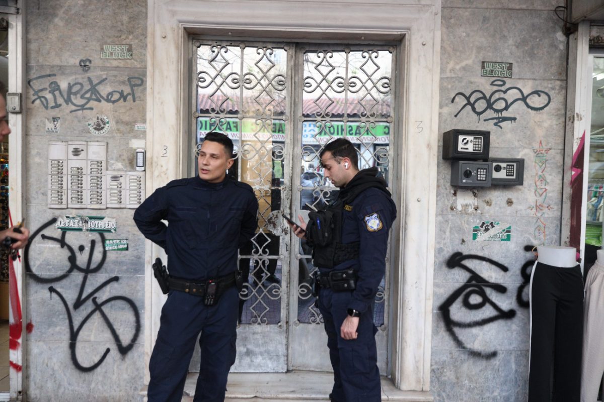 Ερωτικό παιχνίδι με τραγική κατάληξη; Τι εξετάζουν οι Αρχές για τον νεκρό στην Ομόνοια