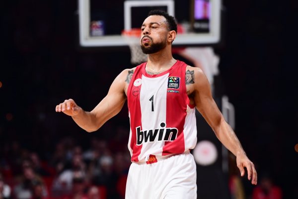 Πρόβλημα με Γκος στον Ολυμπιακό: Αισθάνθηκε ενοχλήσεις στον δικέφαλο του δεξιού του ποδιού