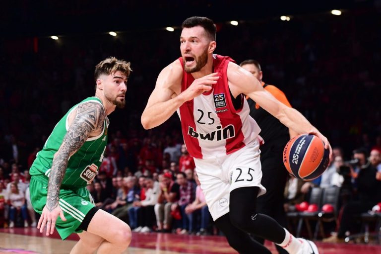 Ολυμπιακός: Το «καυτό» ΣΕΦ και οι πανηγυρισμοί των παικτών με τον κόσμο (vid)