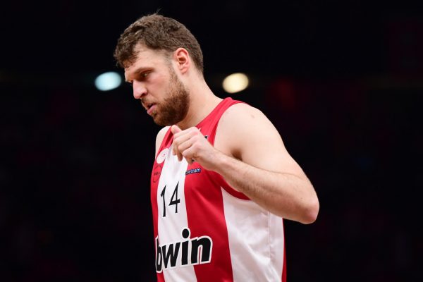 Η τρομερή «no look» πάσα του Βεζένκοφ στον Παπανικολάου και η τάπα του Φαλ στον Γκραντ (vid)