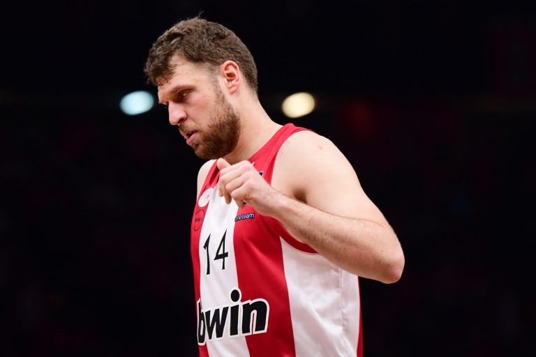 Η τρομερή «no look» πάσα του Βεζένκοφ στον Παπανικολάου και η τάπα του Φαλ στον Γκραντ (vid)