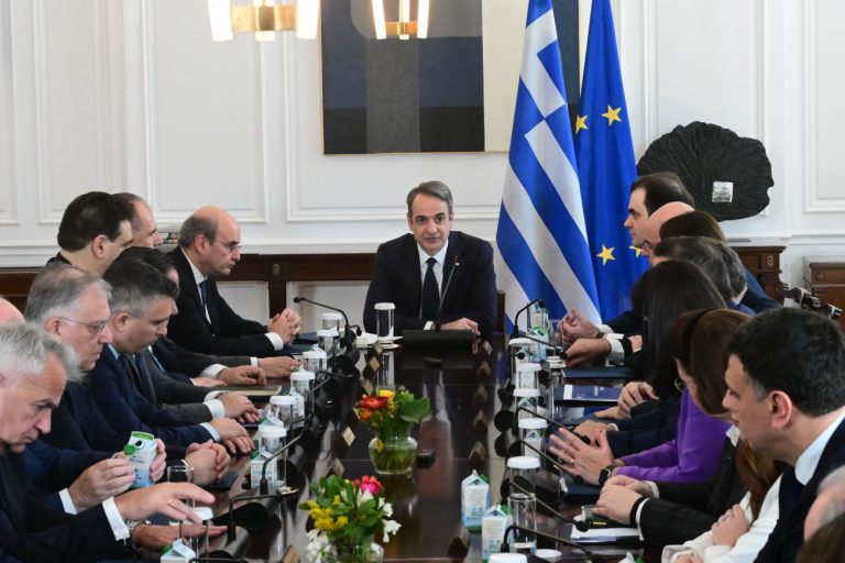 «Προχωράμε γρήγορα», λέει η κυβέρνηση για τον ανασχηματισμό – Πολιτική αλλαγή ζητεί η αντιπολίτευση