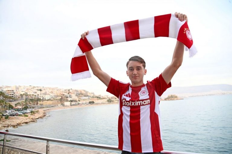 Παπακανέλλος: «Ο Ολυμπιακός είναι η ομάδα που αγαπάω – Είμαι πολύ χαρούμενος για την ανανέωση» (vid)