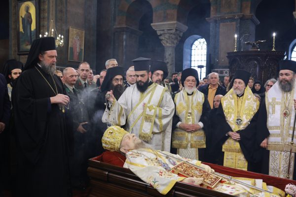 Η Θεσσαλονίκη αποχαιρετά τον Άνθιμο – Ολοκληρώθηκε η εξόδιος ακολουθία