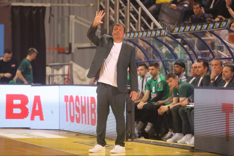 Ο Αταμάν ζήτησε να γίνει η τελευταία επίθεση, ο κόσμος τον γιούχαρε και έφυγε εκνευρισμένος χωρίς να κάνει δηλώσεις! (vid)