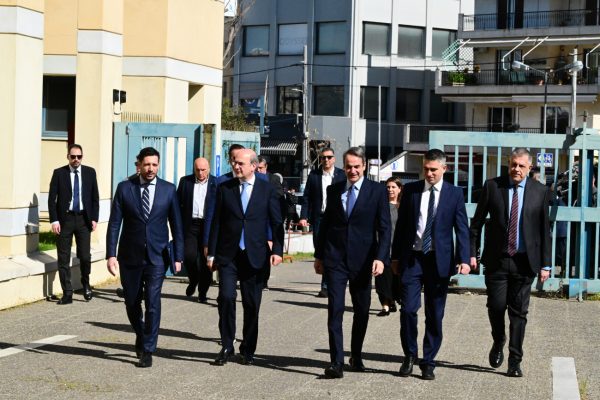 Στο υπουργείο Υποδομών και Μεταφορών ο Μητσοτάκης