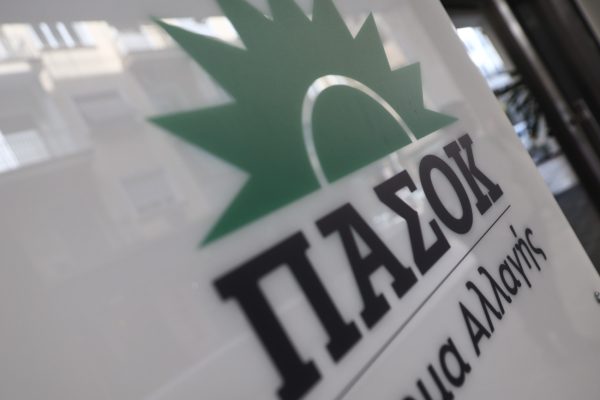 ΠΑΣΟΚ: Μητσοτάκης και ΝΔ εργαλειοποίησαν ανυπόστατα σενάρια περί ρωσικών bots για να υπονομεύσουν τα Τέμπη